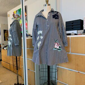 BLACK AND WHITE STRIPED MINI FLORAL EMBROIDERY DRESS